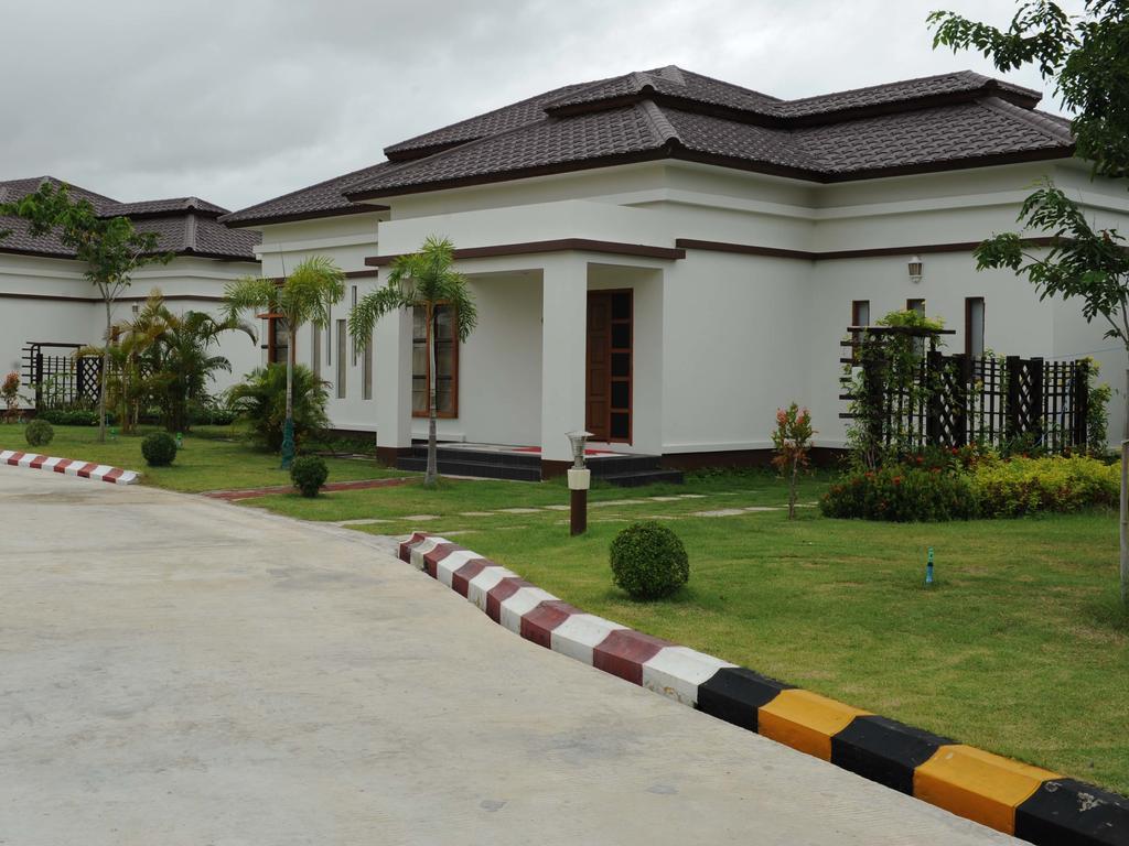 ザ ゴールデン レイク ホテル Naypyidaw エクステリア 写真