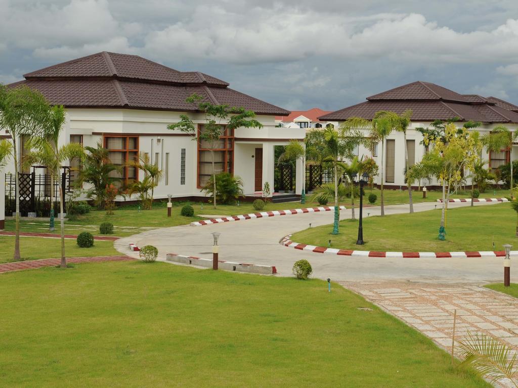 ザ ゴールデン レイク ホテル Naypyidaw エクステリア 写真