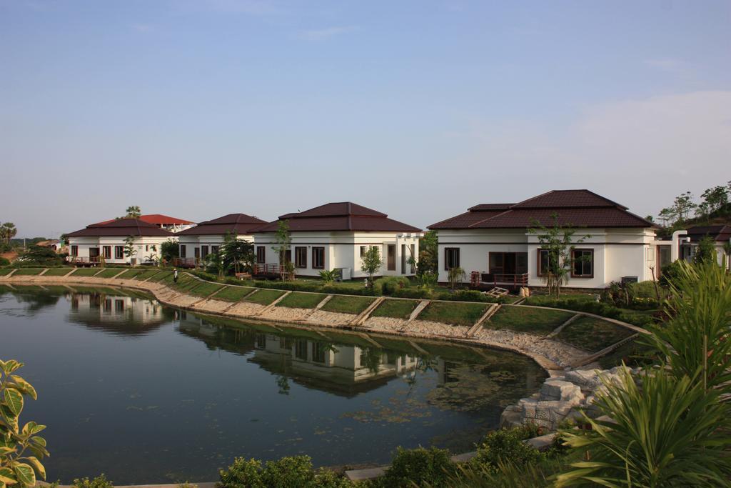 ザ ゴールデン レイク ホテル Naypyidaw エクステリア 写真